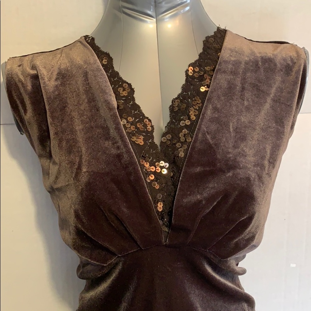 SALE!! Velvety sleeveless blouse.